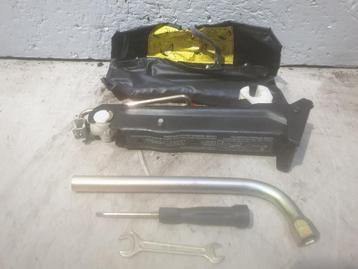 GEREEDSCHAPSET 80 (B4) Sedan 1.9 TD (AAZ) (09-1991/12-1994) beschikbaar voor biedingen