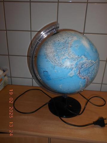 blauwe wereld bol lamp, Enlèvement