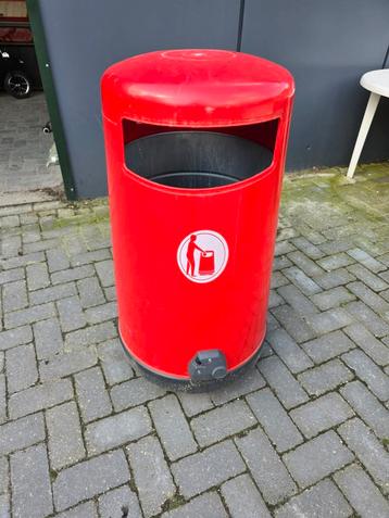 Glasdon Topsy 2000 vuilnisbak € 100 euro  Vandalisme proef  