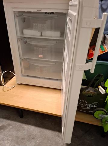 Diepvries- Tafelmodel, Elektronische apparatuur, Zo goed als nieuw, Energieklasse A of zuiniger, Vrijstaand, Ophalen