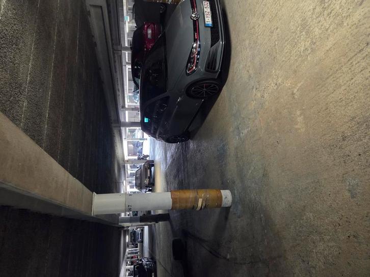 Te huur autostaanplaats, Autos : Divers, Garages