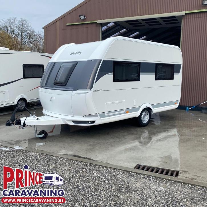Hobby De Luxe 400 SFe 2026 - Prince Caravaning, Caravans en Kamperen, Caravans, Bedrijf, tot en met 3, 1000 - 1250 kg, Hobby, Lengtebed