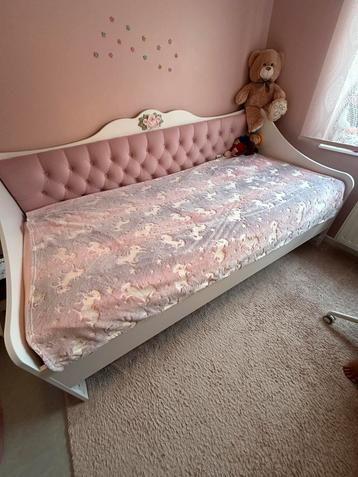 Nieuwe uitschuifbaar bed met matras (MOET SNEL WEG) beschikbaar voor biedingen