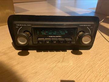 Vintage autoradio beschikbaar voor biedingen