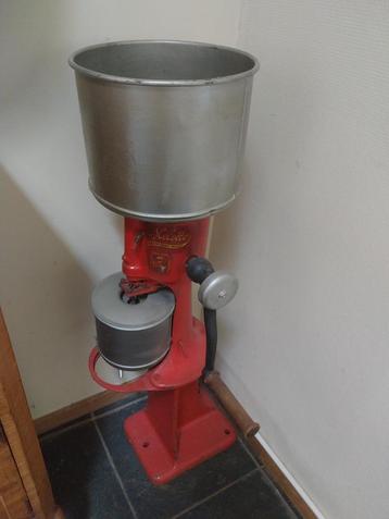 Oude melk afscheider van Melotte beschikbaar voor biedingen