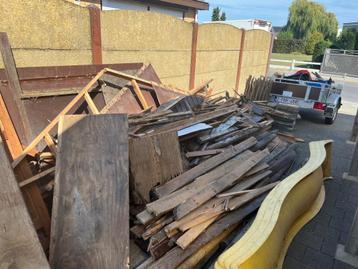 Gratis hout  beschikbaar voor biedingen