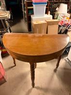 Table demi lune ronde, Enlèvement