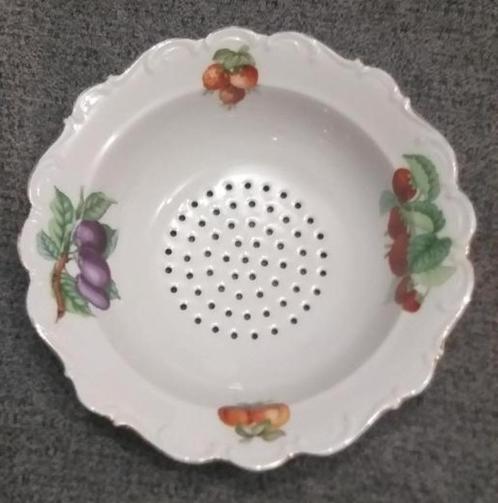 Plat à fraises égouttoir en porcelaine, Antiek en Kunst, Antiek | Porselein, Ophalen