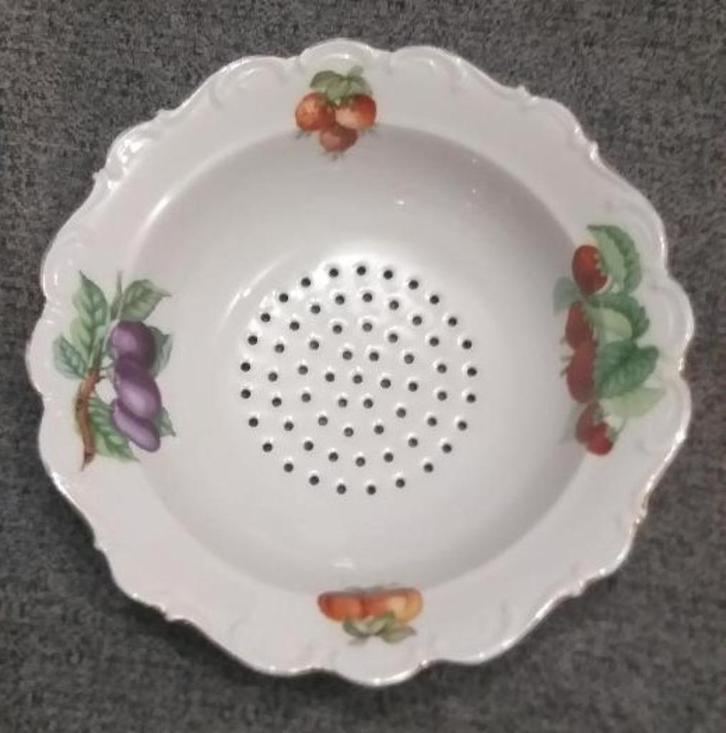 Plat à fraises égouttoir en porcelaine, Antiek en Kunst, Antiek | Porselein, Ophalen