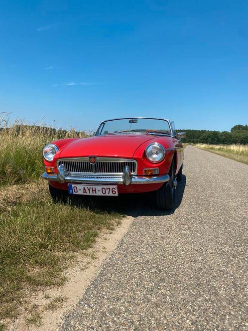 MGB 1966, 1600, 4 versnellingen, Auto's, Oldtimers, Particulier, MG, Benzine, Cabriolet, 2 deurs, Handgeschakeld, Rood, Zwart