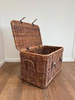 Rieten mand met deksel en gespen, Ophalen, Mand, Zo goed als nieuw, Riet