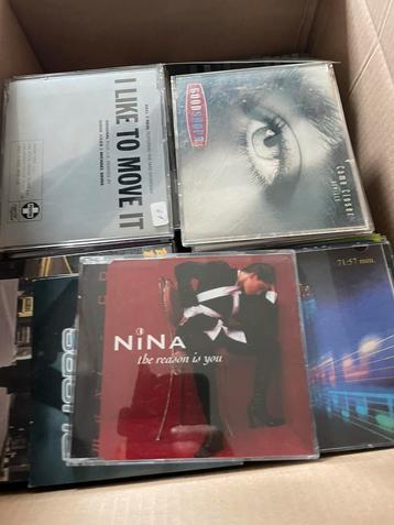 Verschillende cd’s 3 dozen  beschikbaar voor biedingen