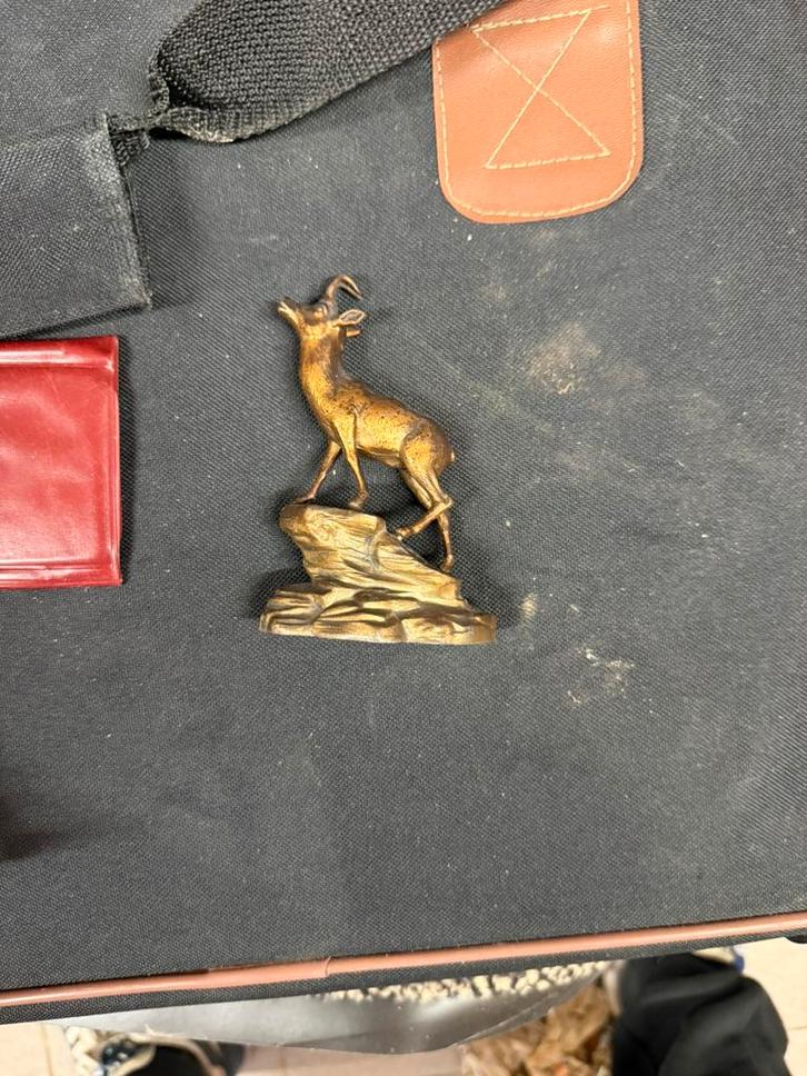 Petite statuette décorative – cerf / chevreuil en métal, Collections, Objets militaires | Général, Enlèvement