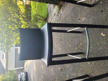 Leder stoelen beschikbaar voor biedingen