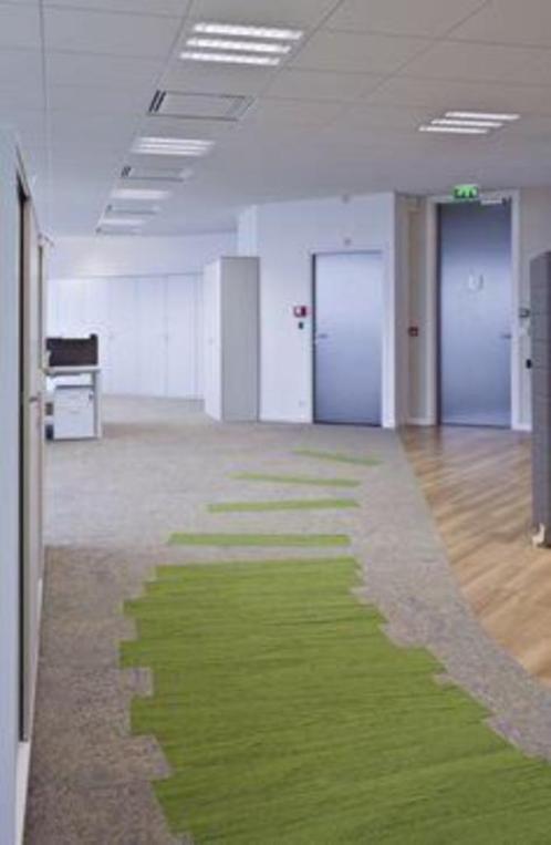 Mooie groene 25cm x 100cm tapijttegels van Interface, Zakelijke goederen, Kantoor en Winkelinrichting | Magazijn, Stelling en Opslag