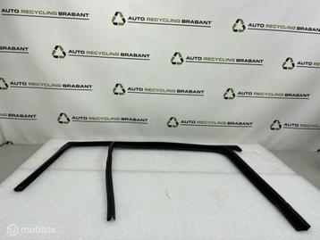 Raamrubber Rechts Achterportier Volkswagen Tiguan 5N0839432F beschikbaar voor biedingen