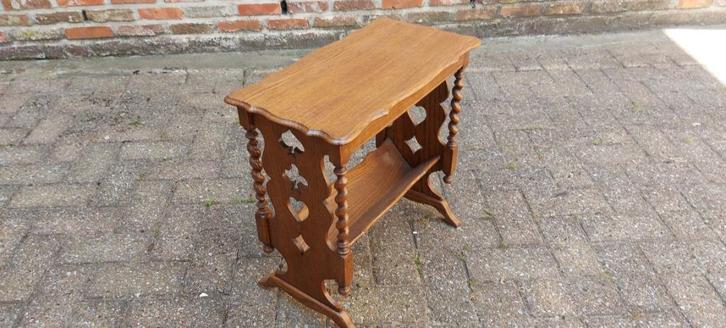 Mooi bijzet tafeltje in massief eik 50 cm hoog x 50 cm breed, Huis en Inrichting, Tafels | Statafels, Zo goed als nieuw, Ophalen