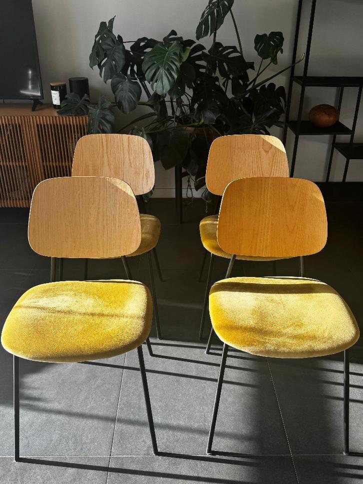 Okerkleurige fluwelen stoelen, Huis en Inrichting, Stoelen, Gebruikt, Vier, Hout, Metaal, Stof, Overige kleuren, Ophalen