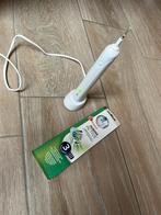 Oral-B Elektrische Tandenborstel + 3 opzetborstels + oplader, Ophalen, Zo goed als nieuw
