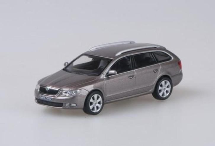 modèle réduit Skoda Superb, Hobby & Loisirs créatifs, Voitures miniatures | Échelles Autre, Neuf, Voiture, Envoi
