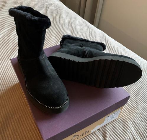 Zwarte daim laarsjes met strass Morelli maat 34 nieuwstaat, Kinderen en Baby's, Kinderkleding | Schoenen en Sokken, Nieuw, Laarzen
