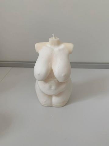 Kaars naakte dame beschikbaar voor biedingen