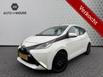 Toyota Aygo 1.0 VVT-i x-play camera Airco centrale vergrende, Voorwielaandrijving, Gebruikt, Zwart, Wit