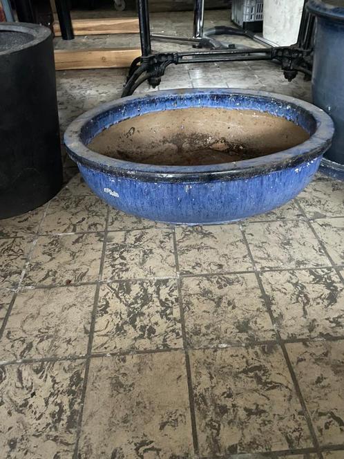 Bloembak in blauw geglazuurd keramiek, Tuin en Terras, Bloembakken en Plantenbakken, Zo goed als nieuw, Steen, Balkon, Tuin, Minder dan 30 cm