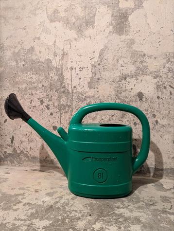 Gieter 8L groen beschikbaar voor biedingen