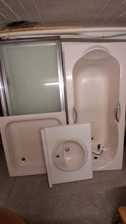 Badkuip - douchebak - douchewand - inbouwlavabo, Huis en Inrichting, Badkamer | Complete badkamers, Gebruikt, Ophalen