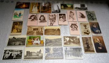 200 cartes postales - très anciennes et légèrement plus réce disponible aux enchères