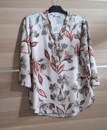 2 hemds bloezen maat Medium/large beschikbaar voor biedingen