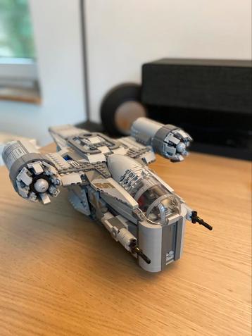 The Mandalorian Premiejagertransport 75292 beschikbaar voor biedingen