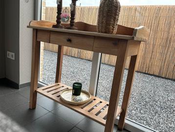 Side tafel beschikbaar voor biedingen