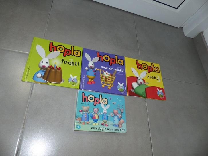 Hopla pakketje met 4 boekjes - prima staat, Boeken, Kinderboeken | Baby's en Peuters, Gelezen, Ophalen of Verzenden