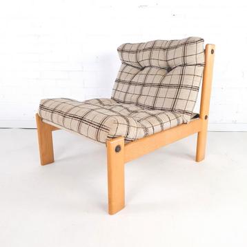 Vintage fauteuil disponible aux enchères