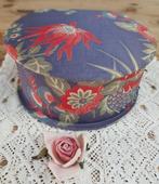 Brocante "zijde" stoffen doos met rode bloemen, Antiek en Kunst, Ophalen of Verzenden