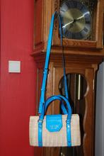 Sac à mains"GUESS"en rotin beige et turquoise NEUF Cadeau!, Enlèvement ou Envoi, Neuf, Beige, Sac à main