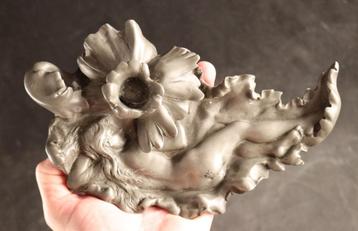 Art Nouveau kandelaar met naakt beschikbaar voor biedingen