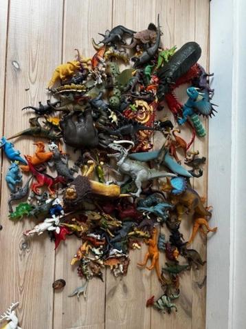 groot lot dino's beschikbaar voor biedingen