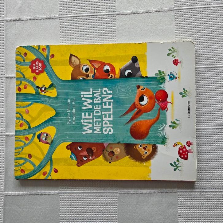 Kinderboek: Wie wil met de bal spelen?, zo goed als nieuw, Boeken, Kinderboeken | Baby's en Peuters, Zo goed als nieuw, Ophalen