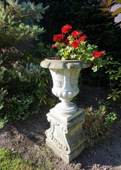 Mooie oude betonnen tuinvaas inclusief sokkel, Tuin en Terras, Tuinvazen, Gebruikt, Ophalen