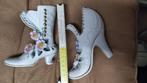 Paires de chaussures fleurines en biscuit, Ophalen of Verzenden