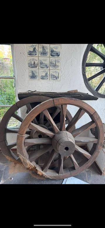 2 roues de chariot.  beschikbaar voor biedingen
