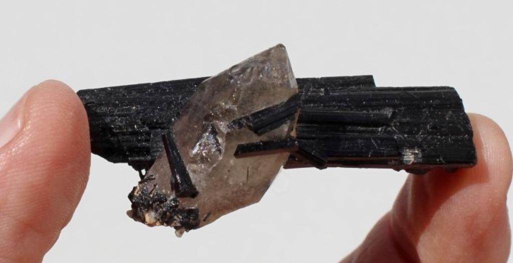 ROOKKWARTS met TOERMALIJN uit Erongo in NAMIBIE, Ophalen of Verzenden, Mineraal