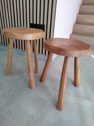 Prijs per stuk vintage Brutalist houten krukje tabouret  beschikbaar voor biedingen