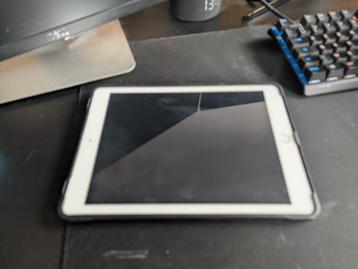 iPad 5de generatie(128gb) + hoes beschikbaar voor biedingen