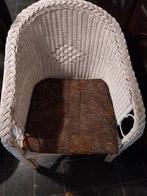 2 witte rotan stoelen, Ophalen, Gebruikt