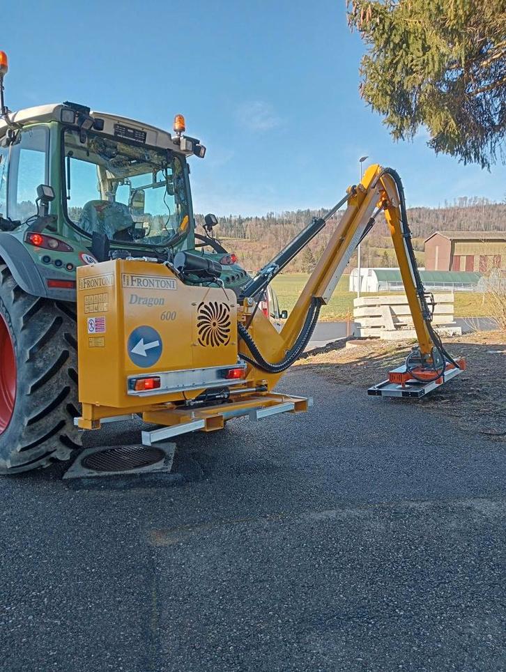 Bras débroussailleur FRONTONI DRAGON pour tracteur, Articles professionnels, Agriculture | Tracteurs, jusqu'à 2500, Autres marques