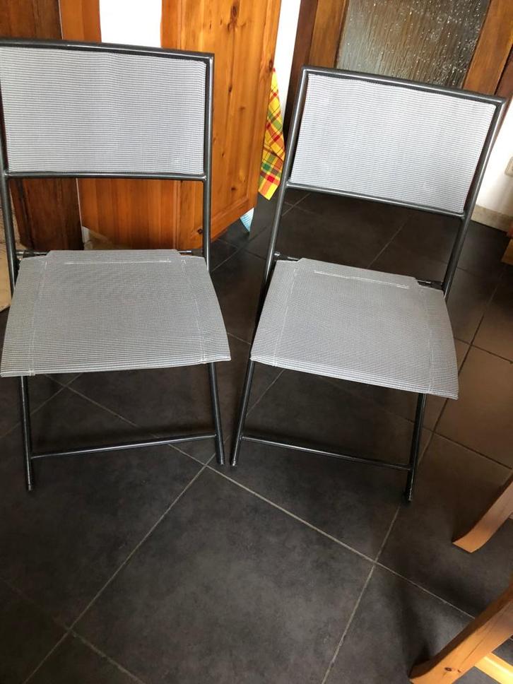 2 chaises pliables en métal, perméables à l'eau, Maison & Meubles, Chaises, Comme neuf, Deux, Synthétique, Métal, Noir, Enlèvement